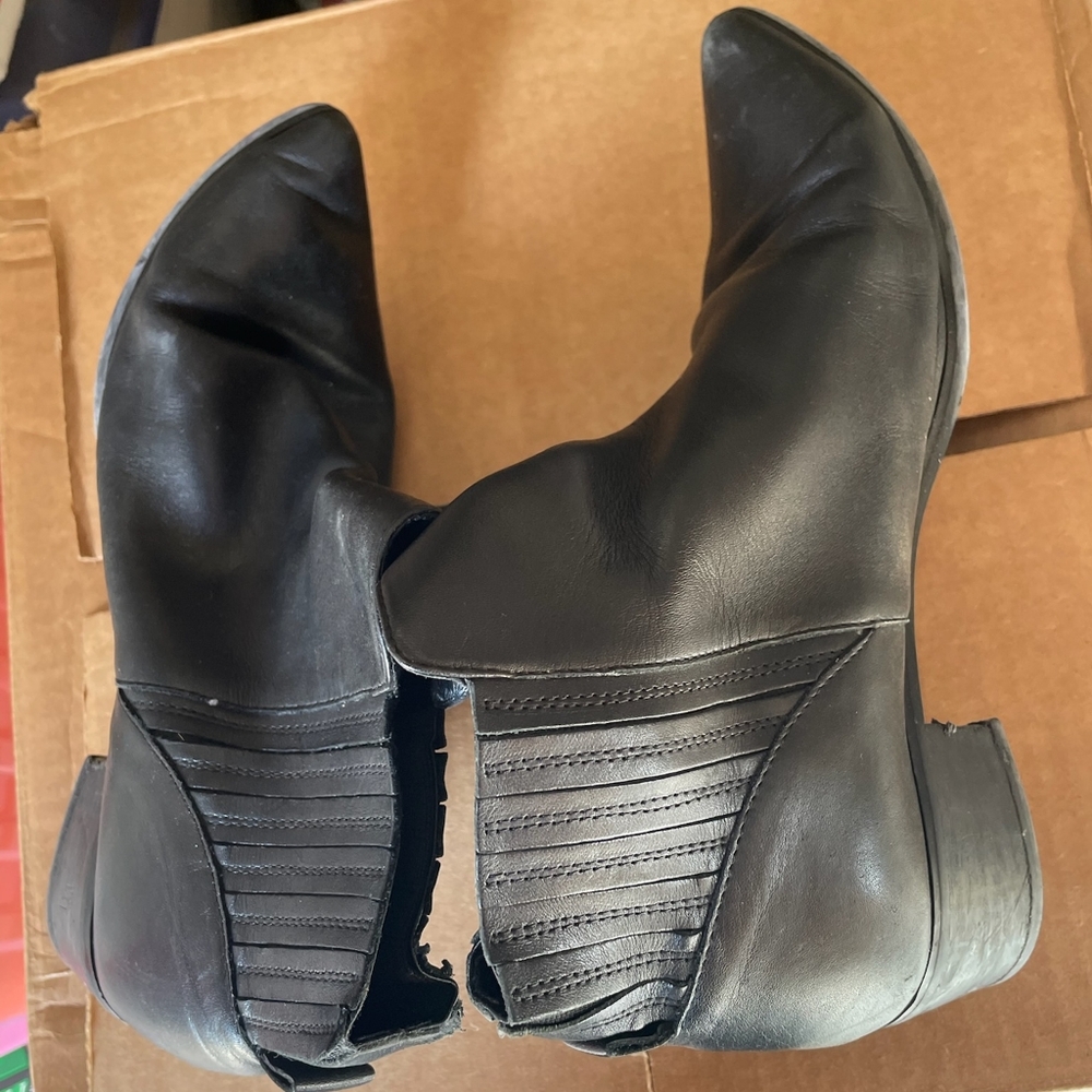 H Black Leather Flex Slide Ankle Boots Size 8.5